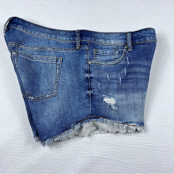 Torrid Blue Jean Shorts Size 14 - Picture 7 of 9